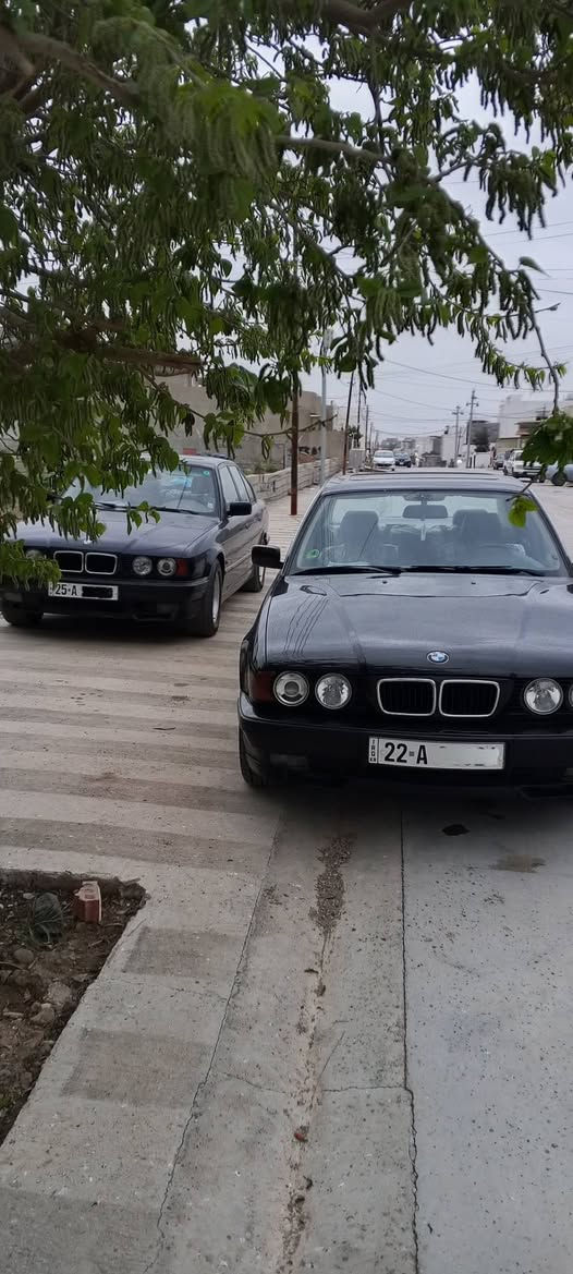 Bmw  1995 رقم هةولير رةش 
 Bmw 1994    رقم كركوك نيلي
بةناو خۆمن جووتە خوشکن

موبايل *********** كركوك, العراق
