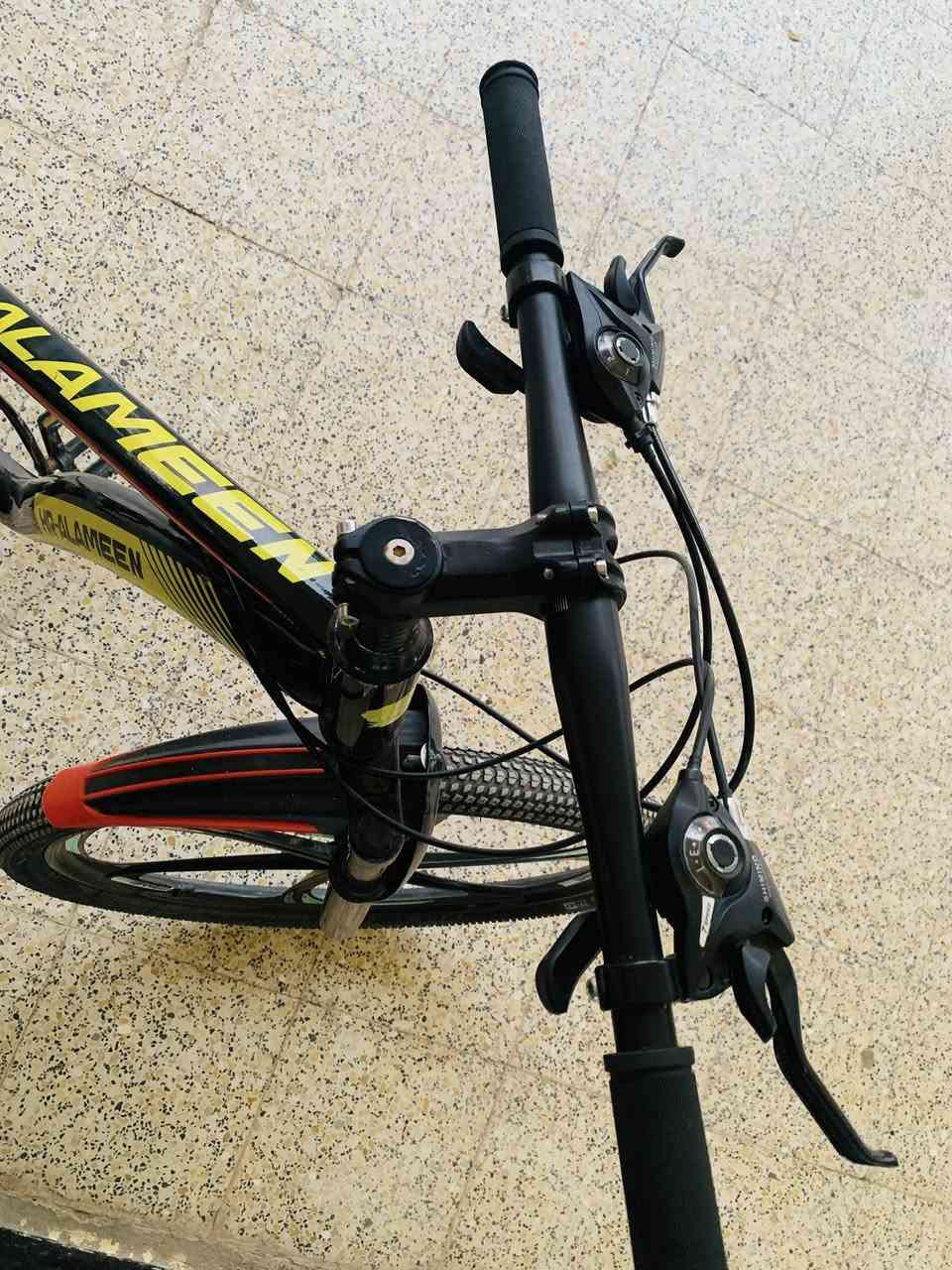 دراجه للبيع. بسعر مناسب نضافه 100
***********
