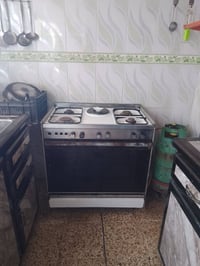طباخ للبيع شغال كلو لفرن والعيون كلو شغال سعر 55الف وبي مجال 075035572...