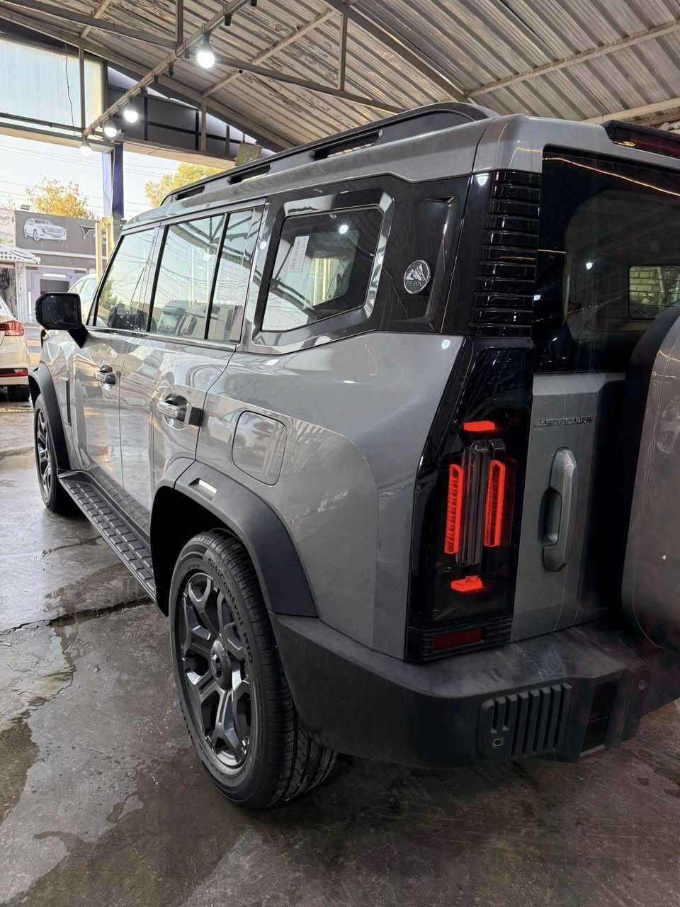 🔥 وصلت حديثاً – جيتور T2 Plug-in Hybrid Luxury 2026 🔥

المفقودة والنادرة والمميزة

وارد خليجي  ضمان هارلم 

الداخل زيتوني احزمة اورنج 

عيش تجربة القوة والفخامة مع أحدث إصدار من جيتور الهجينة 🔋⚡

🚘 جيتور T2 1.5L Plug-in Hybrid Luxury✅ 

موديل 2026 – صفر كيلو

⚙️ المواصفات الفنية:🔹 محرك 1.5 تيربو + 

محرك كهربائي🔹 قوة إجمالية 380 حصان🔹 عزم 610 نيوتن متر🔹 ناقل حركة Hybrid 3DHT🔹 مدى يصل حتى 1100 كم🔹 استهلاك اقتصادي 6.3 لتر / 100 كم

✨ أبرز المواصفات:✔️ سقف بانوراما✔️ شاشة 15.6 إنش✔️ كاميرات 540°✔️ نظام قيادة شبه ذاتية✔️ رادار وكبح طوارئ✔️ نظام صوتي Sony – 12 سماعة✔️ مقاعد جلد كهربائية ومبردة✔️ شاحن لاسلكي سريع✔️ إنارة محيطية متعددة الألوان✔️ بصمة وتشغيل عن بعد✔️ صندوق كهربائي شفط✔️ جنوط 20 إنش

🛡️ الضمان:✔️ 6 سنوات مفتوح الكيلومترات✔️ ضمان محرك 10 سنوات أو 1,000,000 كم✔️ ضمان بطارية 8 سنوات أو 150,000 كم

للاستفسار اكتر الرجاء الاتصال احنا بخدمتك 

☎️***********
☎️***********
☎️***********

#معرض_الفرقان_لتجارة_السيارات
#بغداد_الكريعات_نهاية_شارع_الوقف
