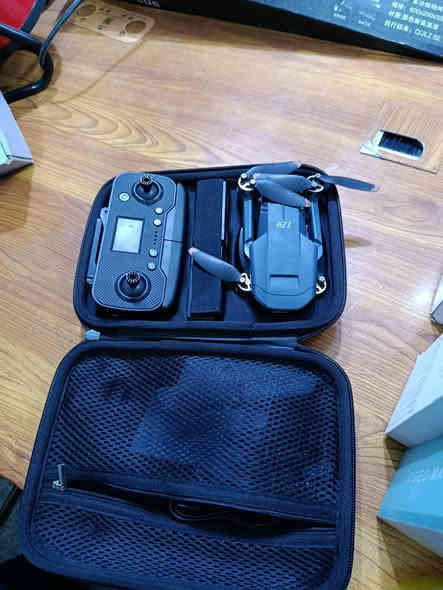 سلام عليكم درون A77الطياره جديده غير مستعمله
الكاميرا تصور بدقه 4k
تجي وياه 3بطاريات وحده داخل الطائره أو اثنين خارج الطائره
تبقه بل جو 84دقيقه 
توصل ارتفاع الأقصى للطيران 800م
بيه ميزه اتتبع يعني اتخلي الطياره تتبعك 
بيه ميزه تثبيت الارتفاع 
سهوله بل اقلاع أو الهبوط 
وضع المسار الثابت المحدده
تكدر اتخليه تتشقلب يعني   
.
. 
يعني كل هاي المواصفات أو اكو بعد مواصفات 
أو سعره 150 أو بي مجال 
أو اكو توصيل لكافه المحافظات 
الشراي يتصل على هذه الرقم أو يراسلني 
***********
