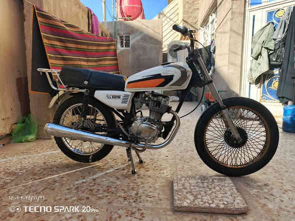 دراجه كلك للبيع
سعره 200وبيه مجال 
مكاني نجف حي نداء 
*********** رقمي
