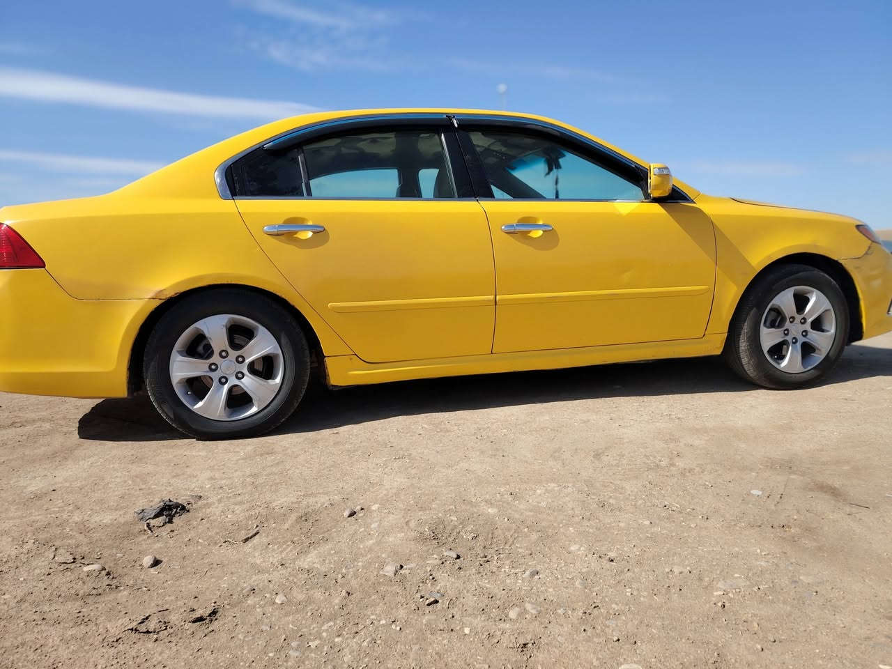 سلام عليكم ابتمه 2009 خليجي للبيع كير محرك تخم تاير كله جديد سيارة جاهزه ماناقصه برغي منضومه غاز مصفره هية وغرامه رقم جديد مثنى السعر 95وبيهه مجال  مكان السياره الديوانية ***********
