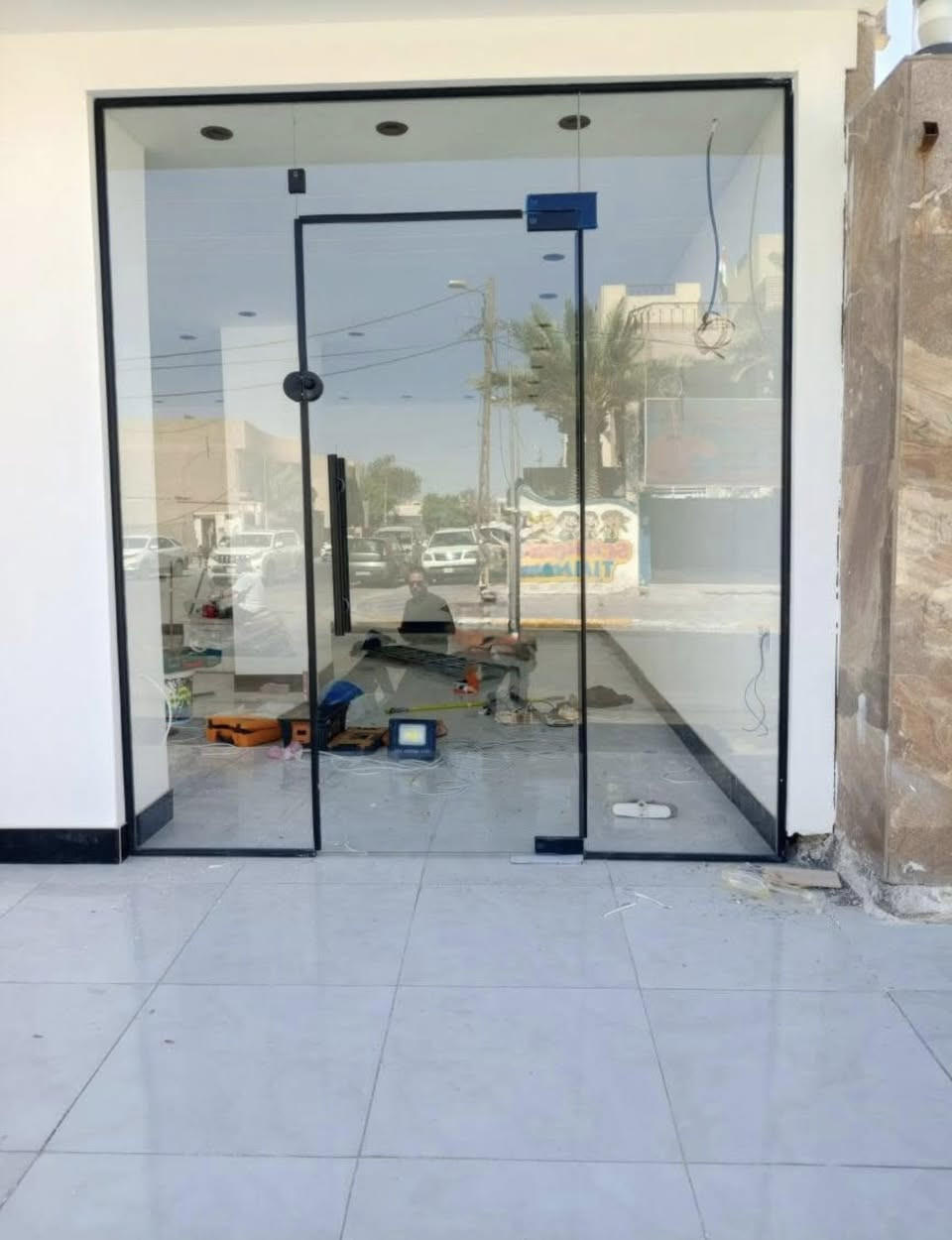 الاخويين للزجاج والمرايا
نعمل كافة الأعمال الزجاجية العادي والمقسى 10 مل و G60 والالمنيوم ونعمل كافة المحلات والواجهات التجارية والبنايات

للأستفار الاتصال عل الارقام التالية.
*********** سيد حسن
*********** سيف القريشي
