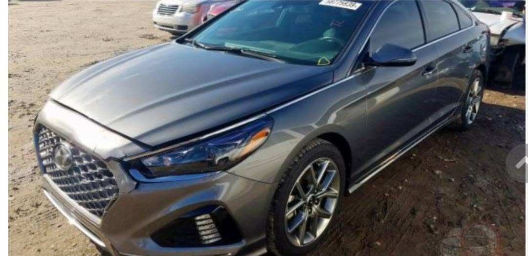 السلام عليكم 
سوناتا ٢٠١٨ سبورت Hyundai Sonata 2018 Sport
محرك 2.0 Turbo
رقم بغداد بأسمي  سنويه لل 2031
حادث بسيط صور موجوده 
فول مواصفات 
فتحة 
تشغيل بصمه بصمة ابواب
كشنات جلد أمامية كهرباء  ( تدفئة &تبريد )
سايد بريك بصمة
 ترحيب 
يدات نيكل 
دواسات نيكل 
كشنات ذاكره
نظام Auto hold
اربع وضعيات قيادة ( smart, eco, sport, comfort )
سستم صوت ( infinity ) 
قطعتين تبريد 
كاميرا دوارة 
حساس اطارات
حساسات خلفية 
بگ لايت لد 
مرايات جانبية قلاب بالرجوع
صندوق ذكي عند الاقتراب
تحكمات كاملة وشفتات ستيرن 
تدفئة ستيرن ستيرن حرف D
بردات خلفية 
شحن لاسلكي 
شاشة كبيرة نظام Gps  تدعم نظام كار بلي
شاشة اعطال وعمليات وتحكمات بانظمة السيارة 
تحديد مسار  
 نقطه عمياء 
نظام( قياس ظغط الاطارات tire pressure )
٣ رادارات ( امامي  ، خلفي ، جانبي ) 
ويل ١٨ رياضي 
توقف ذكي بحالات الطوارئ مع رادار قياس المسافه مع السياره الاماميه غير شغال
لايت امامي زنون دوار ذكي مع الستيرن

السعر 140وبيها مجال 
 للاستفسار الاتصال ***********
