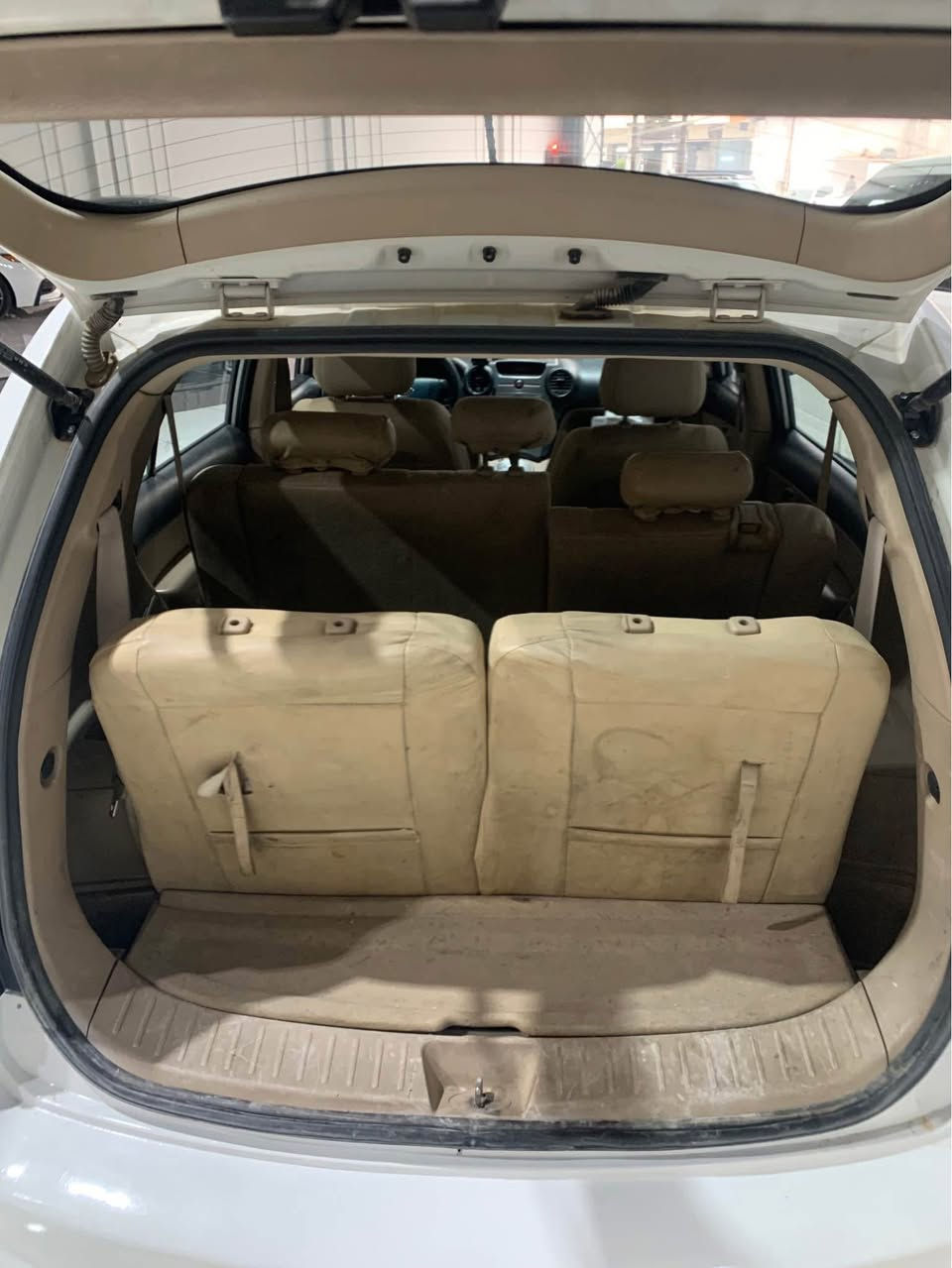 كيا كارينزا
موديل 2009 
5 بارجه ى بوياخه 
گيرو مه كينه ى به شه رته 3 مقعده 
ره قه موو سه نه وى تازه يه 2029
سعرى 78 وه ره قه و مه جاله كى كه م 
*********** أربيل, العراق
