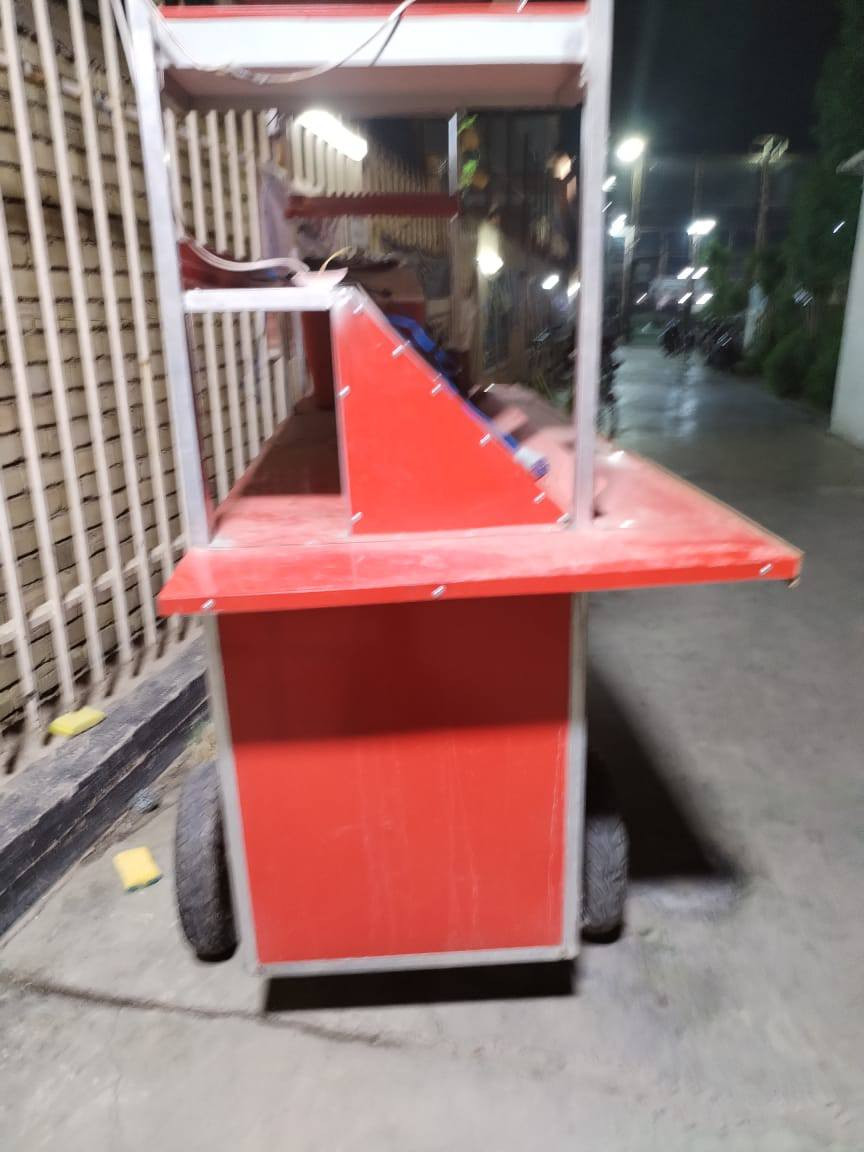 سلام عليكم عربانه لبلبي وعصاير العربانه كلش مرتبه وحلوه البيع رايدها 450 الي تفيده وبيها مجال   يتواصل وتساب ***********
