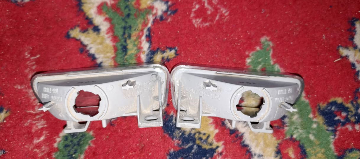 السلام عليكم ورحمة الله وبركاته 
عندي لايت دوسه مال لكزز موديل 2012الئ 2015 اصلي نضيف مختوم مال تفصيخ رايده ب 20 مكاني بغداد الحبيبيه 
رقمي *********** بي واتساب+ما عندي توصيل
