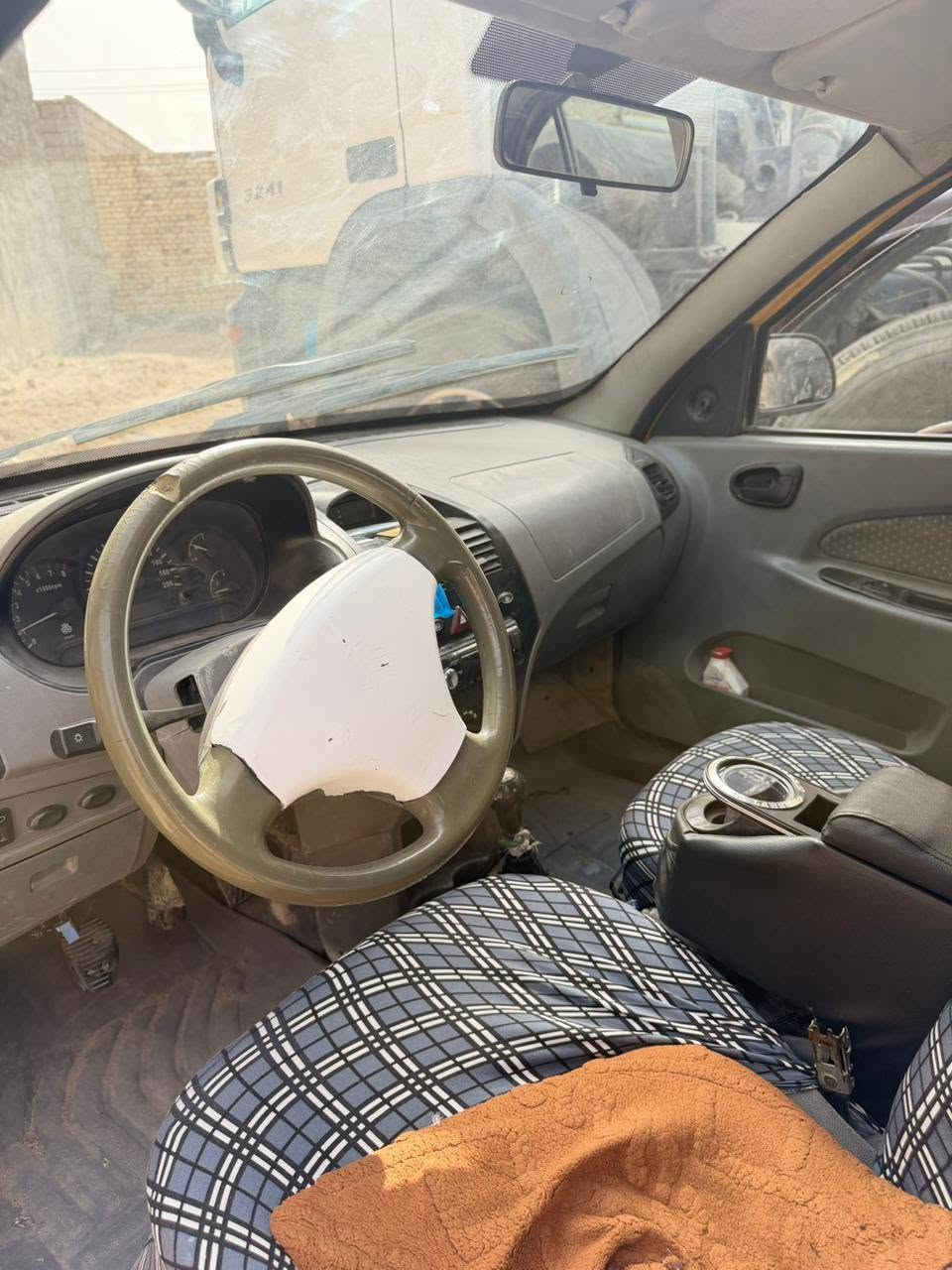 للبيع موديل ١٥ سياره جاهزه حداديه جديدة توني مبدلهه وراديترات ثنين جدد تبريد مصفره هيئه وغرامات تحويل رقم بغداد  سعرهه ٢٠ ورقه وبيهه مجال شي بصيط رقم راعيهه ***********
