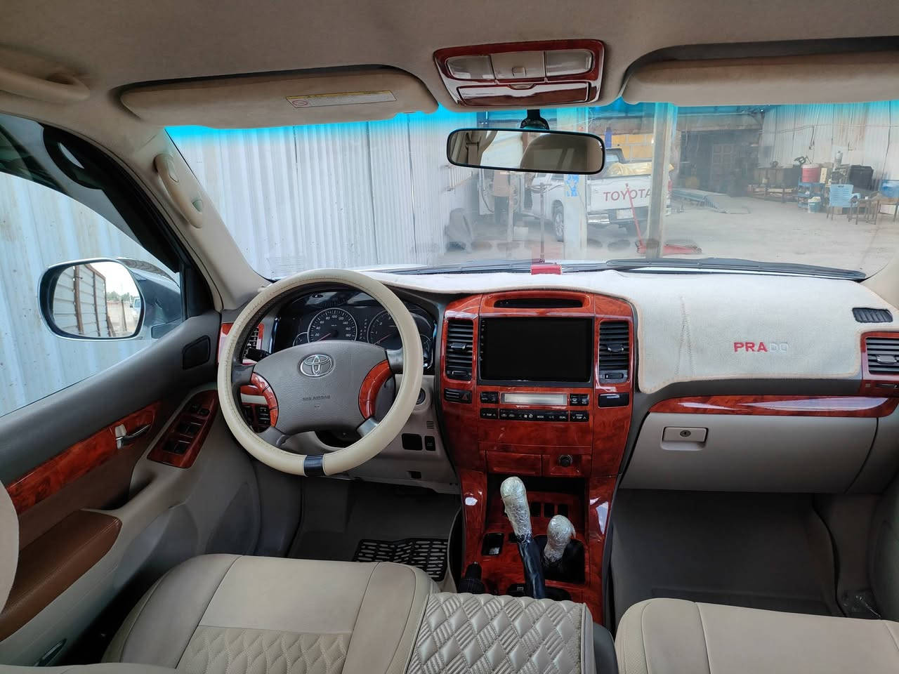 سلام عليكم ورحمه الله للبيع تيوتا برادو2009سياره مكفوله عده دعاميات مصبوغه نضافته 85%تخم تاير حداديه تبريد دواخل كلش جدد كشنات بلاد فول نضافه لايت زنون تبريد 3قطع مشي ومعدل خير من الله دهن كله شركه تيوتا الاصلي مكينه وكير مكفولات بيه فقط خربطه بطوافه البانزين رقم ذي قار تحويل سعر 185رقمي***********
