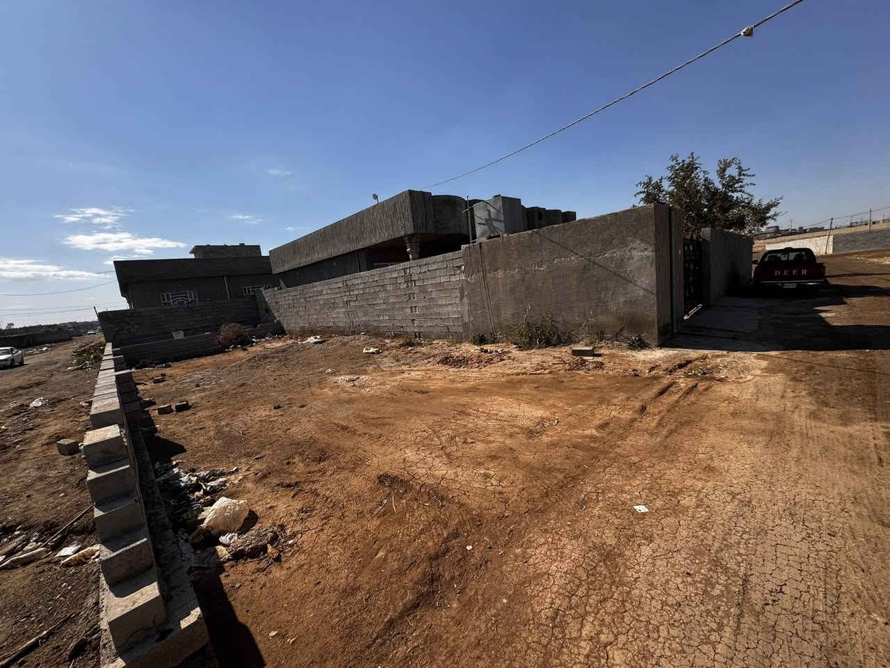 السلام عليكم
قطعة ارض للبيع 
المساحة ٢٠٠ متر 
الموقع الضلوعية حاوي يثرب قرب جامع الحساني 
***********
