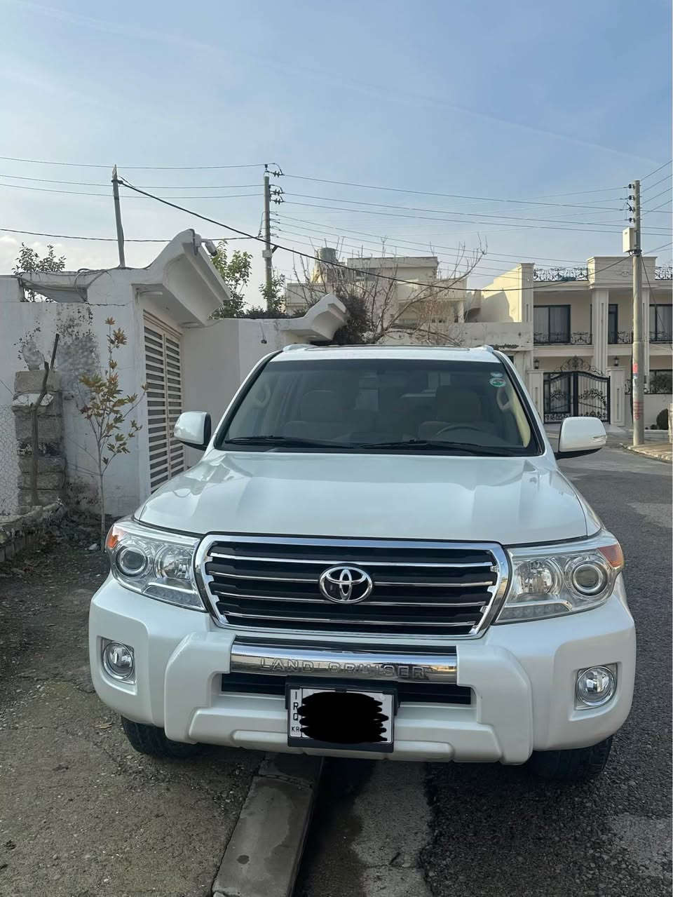 Toyota Land Cruiser 2014 GX 
شركه جيهان 
ده بل سپئر 
٢١٠ كم رؤشتووه 
گير و مكينه به شه رت 
نه كرايته وه بي عه يبه 
٣ پارچه و شاني بوياغن 
بي داخلي بي ليدران  
به ناوي خومه 
سنوي نوييه 
سعري 315$ كه ميك مجال 
*********** أربيل, العراق
