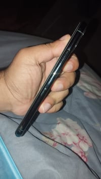 ايفون 11 برو ماكس 256 بطاريه 95 مبدل شاشه باب  اول كل شي شغال فيس اي د...