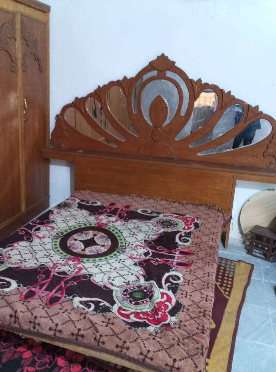 غرفه نوم للبيع كربلاء اطوريج ام الهوى ***********
