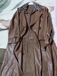 كوت جلد • مبطن • ياقة فرو