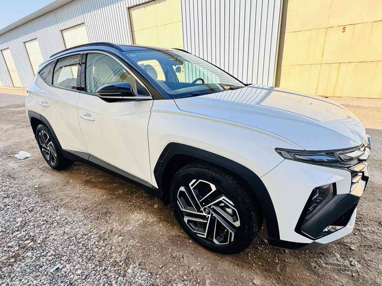 السلام عليكم
توسان موديل 2025     توكلر
رقم بغداد تحويل مباشر 
ماشية 23500 
كفالة عامة من كل النواحي 
مواصفات 
التوكلر معروفه 
مكان السيارة بغداد ش فلسطين 
السعر 238 وبيهه مجال 
***********
