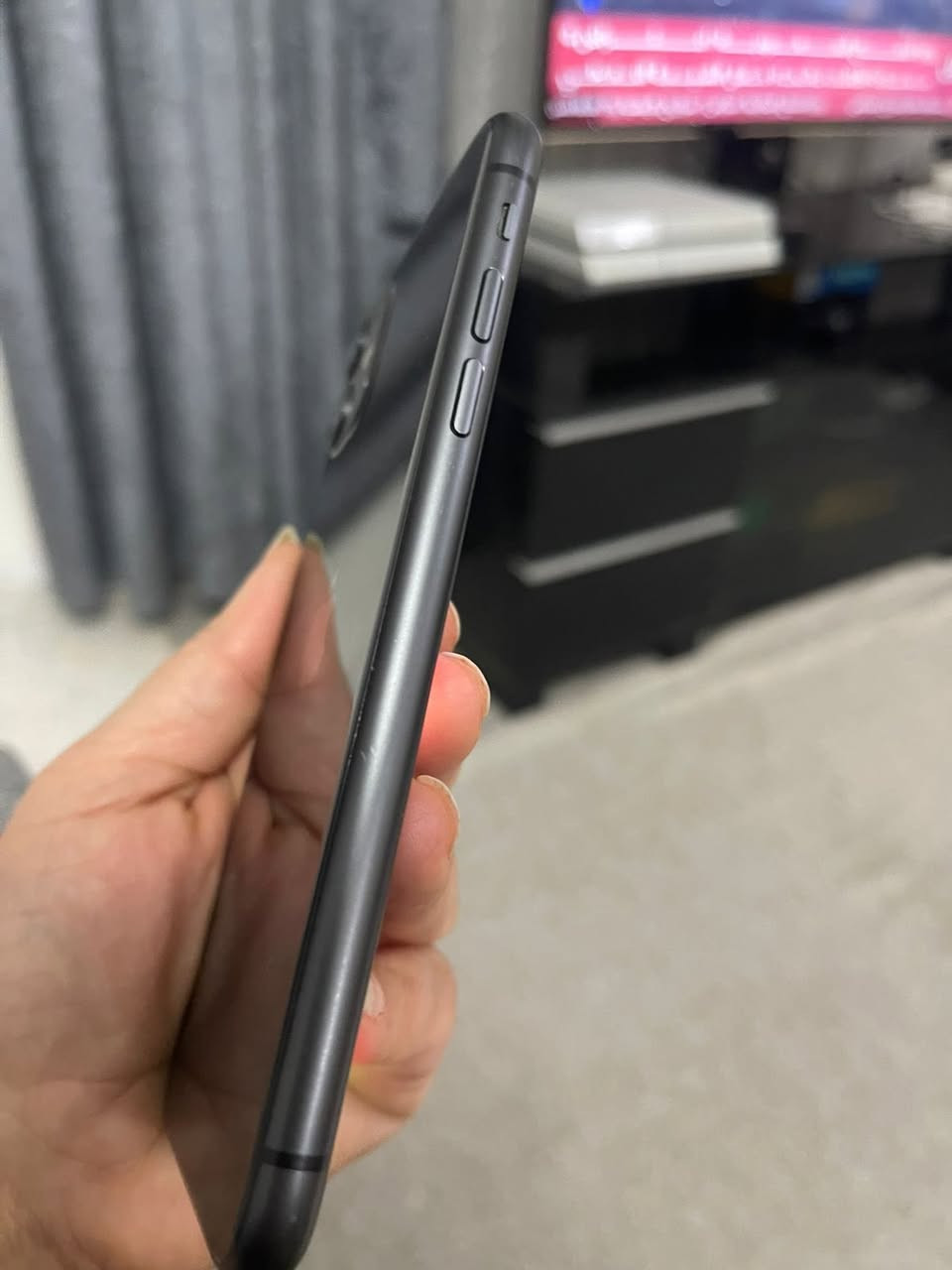 ايفون 11 عادي ذاكرة 64  كيكا نسبة البطارية 75 محدث نظيف جدا بلادي ما مبدل اي شي السعر 325 الف  للاستفسار الاتصال ع الرقم *********** او ع الخاص
