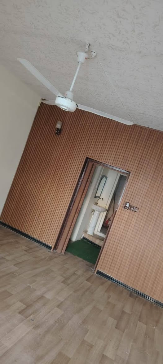 طابق اول للاجار في المنصور حي المهندسين 
صالة كبيرة وغرفه نوم ومطبخ وحولي للاستفسار الاتصال على الرقم
  ***********
