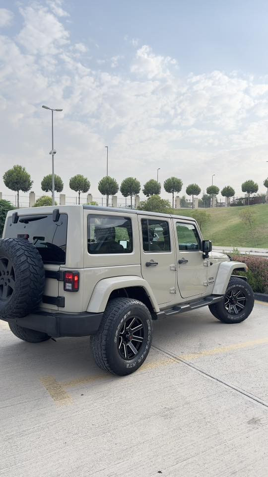 عربي / كوردي
جيب رانگلر موديل 2017 فئة سبورت Sport Trail Rated ومحدث كامل تحديث جديد الشكل الحديث اللون صحراوي عسكري لون مميز جدااا نادر و مرغوب و السقف اسود . محرك V6 المرغوب فورويل و كير اوتوماتك وجامات اوتوماتك ((السياره بدون قطرة صبغ بيه فقط بارد قليل ع كد كف ايد شبر واحد بالجاملغ الامامي طرف السكن))  و بدون ايرباك و بدون دواخل وكلشي ع الفحص السيارة تحديث كامل و جماليات و كماليات وبنيد وشباك و لايتات ليد دائري و عدسات و دعامية كله مبدل تحديث ((روبيكون ))فقط لجمالية البجم و السيارة معلايه و تايرات و وياله مميز و شاشه كبيره ماركة براند اصلي .
سقف كامل تنفتح بانوراما مكشوف ومحرك و كير و كهربائيات و اكسل و كلشي بشرط الفحص برغي ممفتوح سيارة مال بيت و متعوب عليه و رقم شمالي وسنويه وهزه و براد كله جديد و ب اسمي الشخصي و ثاني يوم تحويل ع النظام الجديد مشروع وطني اقليم كردستان يعني ب اي محافظة كردستان تكدر تحول السنوية ب اسمك.

السعر ع  ارقام الهواتف الي شراي يتصل و يتدلل.
***********
*********** واتساب .
ملاحظه// 
عندي فديو خاص توضيح عن السياره و تفاصيله و صور حادث هم موجود ع رقم الواتساب.

جێب رانگلر مۆدیل 2017 مواسەفات Sport Trail Rated  و کامل جوانکاری بۆ کراوە و پێشی کراوەتە شکل نوێ ڕەنگی سەحراوی عەسکەری ناوازە و مەرغوب و سەقف ڕەش مەکینە V6 مه رغوب و دەبڵ ئەکسلی گێر ئۆتۆماتیک و هەر چوار جام کارەبایی سەیارەکە بێ بۆیاغ بێ ئێرباگ بێ ناوگرتن بەشەرت تەنها ((یەک بست ساردی هەیە لە چاملغی پێشەوە لای سەکن)) سەیارەکە بۆنید و لایت لیدی بازنەیی و عەدەسە و چەمبەر و دەعامی پێشەوە کامل گۆڕاوە بە شکڵ نوێ ((روبيكون)) تەنها بۆ جوانی بچم و تایە و ویلی بەرز کراوەتەوە زۆر جوان و ناوازە شاشە ئایپادی گەورەی بڕاندی ئەسڵی بۆ دانراوە سەیارەکە هی ماڵەوەیە و زۆر پاک ڕاگیراوە و ڕەقەم و سەنەوی وهه ززه و به راد هه مووى تازه يه بەناو خۆمەوەیە و ڕاستەوخۆ تەحویل سه نه وى عاج سیستەمی دیجیتاڵی تازە لە هەر شارێکی کوردستان دەتوانی تەحویلی بکەی .

بۆ نرخ ژمارە مۆبایلەکانی دانراوە.

***********
*********** واتساپ 

تێبینی//
ڤیدیۆی تایبەتی سەیارەکەم هەیە لەگەڵ ڕەسمی دەعمی ئەمریکا هەر کەس ویستی لەڕێی ژمارەی واتساپەوە بەردەستە.
