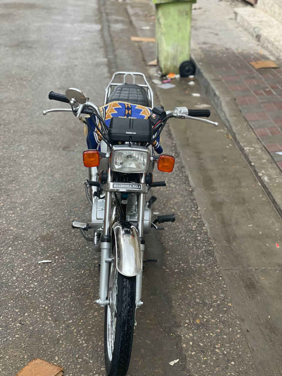 سلام عليكم دراجه ارشا للبيع مديل 2026 أوراق سكنر كفاله عامه مابيها أي نقص دراجه كامله مكمله مكينه برغي ما مفتوح بيها كهربائيات كلها شغاله ناعمه وحلوه 
سعرها 650وبيها مجال مكاني كربلاء قرب مستشفى الحسيني ***********
***********
