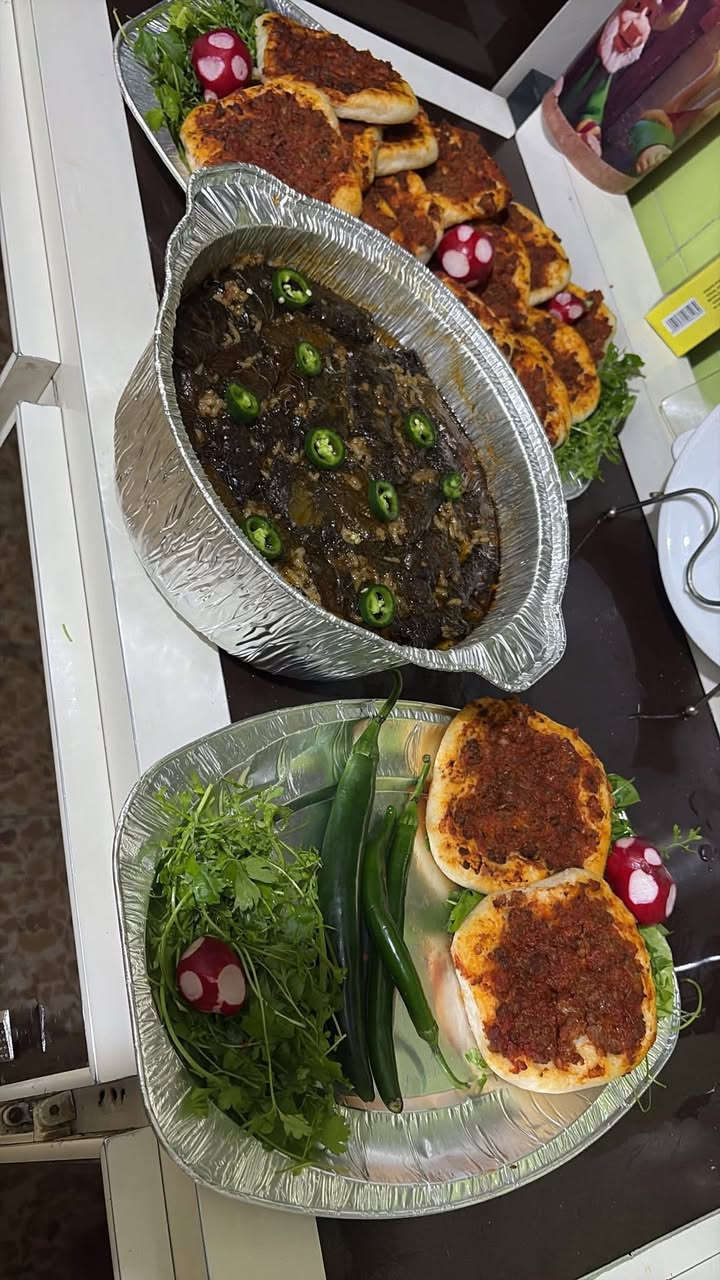 اللهم صلي ع محمد وال محمد
متواجدين من ل٨ صباحاً  الى ل١١ ليلاً 

متوفر. دولمه لاجعه ودهينيه. واكيد  ورق العنب مالتنه ذايب ذوبان  🫠😍

 وجميع انواع الكبب  التمن والجريش والبورك وكليجه  بلدهن الحر وكيك شاي بلبرتقال  والبركاني 
ومتوفر ايضا سمج الزبيدي والزوري مع تمن احمر ولحم بعجين. ومني بيتزا. العجيينه مالته تشبيه الغيوم من الطراوة واكيد يوجد طرشي الاحمر 

الاستفسار : *********** 

للحجز رقم وعنوان 

متوفر توصيل لجميع المناطق 📍
