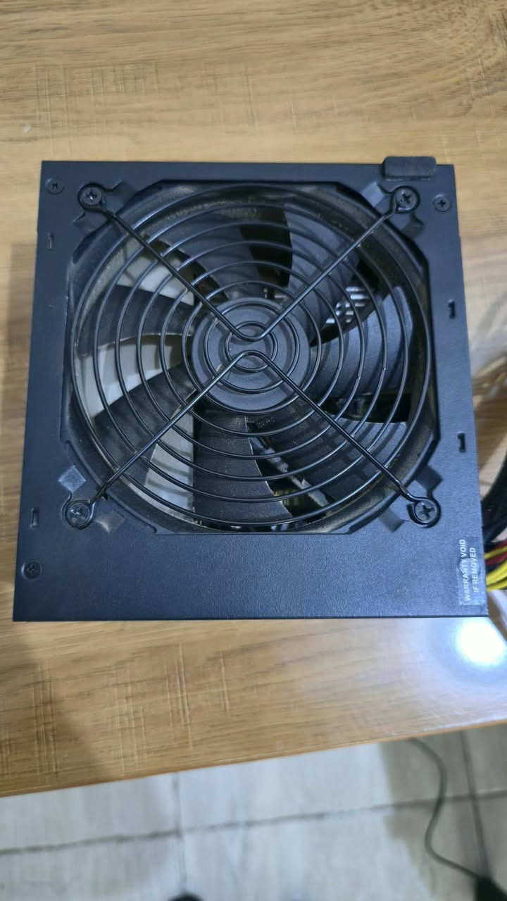 السلام عليكم....باورسبلاي Thermaltake 550W من فئة lite series كيبلات غير قابلة للفصل نسبة الكفاءة (80_85%) اخواني الباور لتجميعات الاقتصادية.... الاستخدام شخصي وسبب البيع التطوير
1 × 24-Pin ATX (للوحة الأم)
1 × 4+4-Pin EPS (لمعالج CPU)
2 × 6+2-Pin PCIe (لـ كرت الشاشة)
5 × SATA (لأقراص SSD / HDD)
4 × Molex أقدم
1 × Floppy (نادراً يُستخدم)
السعر 20 الف مكاني النجف الاشرف/ ماعندي توصيل


**إذا كنت صاحب هذا الإعلان وتريد حذفه لأي سبب، رجاءا أرسل رسالة إلى الدعم الفني**