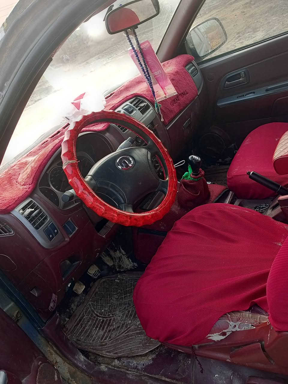 السلام أعليكم كريت وول للبيع موديل 2013مكفوله كير ومحرك واكسن وشاصي رقم بصره بسمي سنويه 2028 رقم صاحب السيارة ***********
