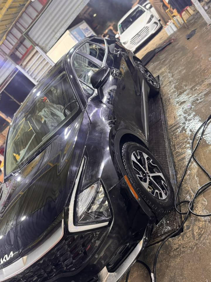 السلام عليكم

سبورتج امريكي موديل2023 ماشيه 72 الف

مواصفات عاديه بصمة  محرك ٢٥٠٠  مكفول بلادي وگير ٨ نمر مكفول وتبريد مكفول ثلج  كامره  دواره شاشه كبيره عدادات ديجيتال هندبريك دگمه مانع انزلاق ونزول منحدرات وبقية المواصفات

بيها بنيد صبغ وجاملغ فقط

السعر 195 بيها مجال للتفاوض 

مكان السياره بغداد 

رقم بغداد الجديد وهزه بعدها مامنتهيه 

للاتصال ‭0773 252 9055‬ ‭‬
