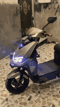 سلام عليكم ماطور شحن للبيع موديل 2026 كوري بعدة جديد فول مواصفات أربع سرع شاشة ديجيتل مرايات هورن نشرات لايت زنون عالي ناصي لون مميز دبل أشاير بلوتوث فول مواصفات الماطور جديد بعدة تايرات جدد كامل مكمل البطاريات على الفحص السعر 675وبي مجال كلش قليل المكان الأنبار الرمادي الرقم ***********
