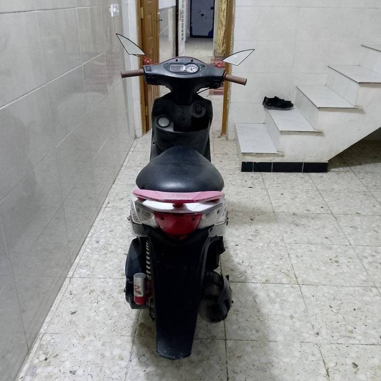 دراجة ماكس سرعة 120  ياباني مكينه بلاديه ما مفتوحة ابد ناعمه شلعه قويه كهرباء كوله شغال نكره سلف هندر اوراق بسمي الدراجة كاملة نضيفه السعر 360 قفل بغداد الشعب رقمي ***********
