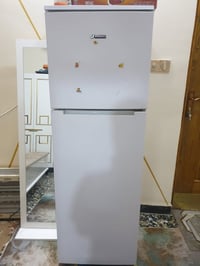 ثلاجة للبيع السعر 140الف مستعجلين على البيع للاستفسار عن العنوان والمك...