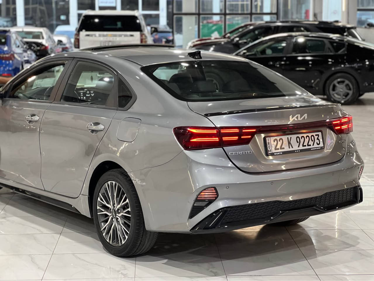 سلام عليكم 🫡 
كيا سيراتو 2022 GT Line👌
محرك 1600 دوش بدون توربو 🤩
سعر 125💵مجال قليل 
بيها بونيد و جاملغ و نص باب شي بسيط دواخل 🔦وتعديل بارد🔦
سيارة رقم اربيل باسمي تحويل بشرط 💯
ماشية 93000  الف كيلومتر 
مواصفات 🙌
1-فتحة😇
2-كشن جلد 💺
3-كشن كهربائي 💺
4-مراية شفط 🔁
5-شاشة وكامرا 🙈
6-ويل كروم 🚙
7- بصمة ابواب وتشغيل 🗝️
8-لايت LED🔦
9-شحن لاسلكي 📲
10-وضعيات قيادة 🏎️
بعد هواي مواصفات
بيع نقد فقط بدون مراوس 
عنوان اربيل 
***********كورك فايبر 📲
*********** اسيا واتساب أربيل, العراق
