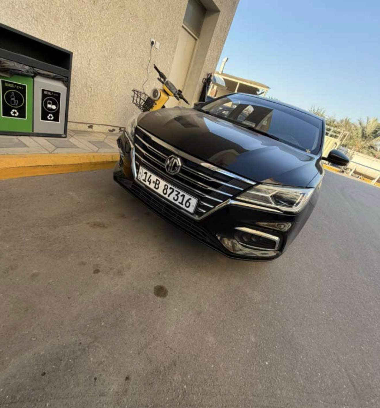 ماشية ٣٠ الف وقابل للزياده 
مواصفات نص فول 
لد نهاري تشغيل بصمه حساسات خلفيه كامره خلفيه 
بيها باب خلفي مبدل وبعض لملاحظات 
رقم بصره حره باسمي 
السعر ب 105 
تواصل *********** الجزائر, سيدي امحمد
