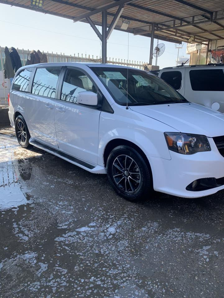 سلام عليكم دوج كرفان للبيع مديل 2019 وارد امريكي حادثها قطعه وحده فقط والباقي كفاله عامه مكينه كير كفاله حداديه جديده سياره جديده علا اخر حبايه سياره جديده حيل رقم انكليزي باسمنه تحويل ممباشر سعرها ١٦٠ وبيها مجال للشراي 

‭٠٧٧٦ ٦٣٥ ٥١٢١‬ شراي يتصل فقط.  مكلف بلنشر.
