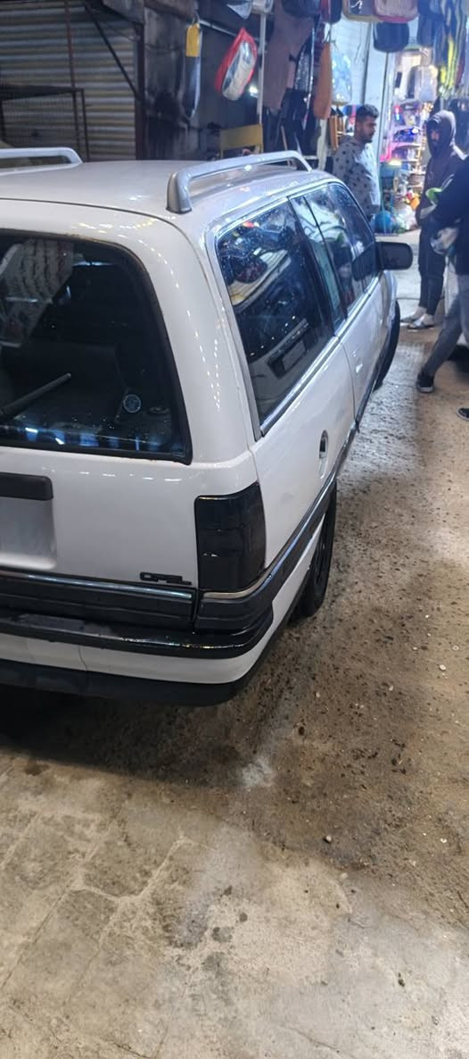 أوبل اوميكا موديل ١٩٩٢ 
المكينه ألفين كير عادي 
سياره بلادي وكامله من كل شيء من دواخل ودوشمه 
عنواني حي اور 
السعر ٤٣ وبيها مجال 
أي استفسار الاتصال على الرقم ***********
