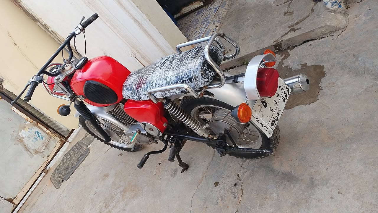 سلامو علێکم شباب عندی MZ موودیل1981 دراجە باقی عل وەزع شرکە چان نایم بل بیت حتە ویلات بیلاد کهربای کلە شغالە تنکی نزیڤ شاصی مو لحیم شەرت انتیک و ودراجە ترایک منا لل بەصرە جوت تایر جدید ای عێب مابییە محرک 2 سایز و السعر رایدهە ب 1300 وبی مجال دراجە احلە من صورە تعال شوفە مکانی کەرکوک و هم ارواس شعندک دزلنیا ڕقم ***********
