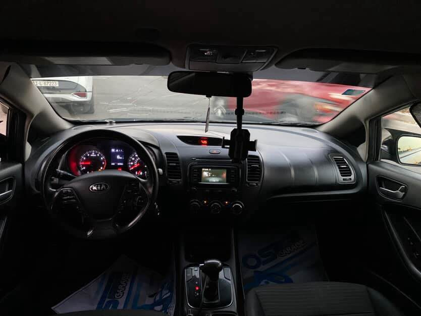 كيا فورتي 2017 🤍، 
ماشيه : 92.000 م وقابل للزيادة 
كير  AT 🕹️
محرك : 2000 دوش المرغوب  💣
رقم بغداد الجديد ✅
دهن وفلاتر :: جدد وموجود ورقه ضمان الدهن ✅
قبل سبوع صبغت الدعاميات وبولشت السياره ✅
الصدر : قبل سبوع مبدل امامي خلفي ✅ 
بلكات نوزلات جدد بلكامل مع تنضف منضومه الاحتراق✅
فيت بم عبوه كامله جديده اصليه ✅
الاضافات : 
📌 كزوز رياضي بوابات ريموند + الدبات الاصليه موجوده 
 📌 شوته رياضيه 
 📌 وياله BBS اصلي 
📌سماعات السيارت كلهن مبدله بدمام  : 
2 جيبيل 
2 انفنتي 
 📌منضومه زنون عالي ناصي نهار 
(دهن وفلاتر جدد وموجوده ورقه التبديل ) 
تايرات : نص عمر وعندي تاير احتياط عده لسبير✅  

حادث السياره : 
بامريكا جاملغ وبنيد مبدلات صور الحادث موجوده 
بلعراق صفحه رش وبابين مبدلات نفس الون 
(بدون ايرباك ) سونار مرفق مع الصور 
 كير محرك كفاله عامه ✅ 
ومبدل رواجز اصليه 
السعر : 110 ((( قفل )) 

للأستفسار : *********** 📞
العنوان : السيدية 📍 بغداد, العراق
