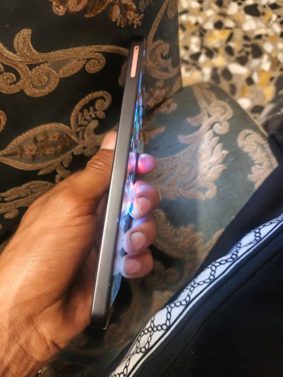 سلام عليكم ركز عيني سامسونك اي 26.. 5g جهاز غني عن التعريف كامل موصافات الجهاز السماعه مال تصال عاطله بس يعني المايك يشتغل ويخابر  شحن تايبسي  جهاز مرتب وسلس شاشه 120هرتز للبيع  175 بي مجال بصيط عنواني سبع قصور.. الجهاز انطيك بي ضمان ***********
