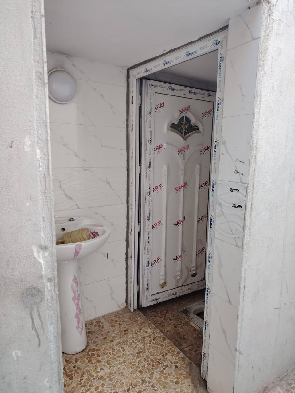 دار للايجار 👉👉 مساحه 110 متر
حي الانتصار شارع 60خلف المركز الصحي ثالث فرع

يتكون من غرفة نوم 💤 وهول وستقبال ومطبخ وصحيات وبيتونه فول شارع تبليط جديد مدارس قريبه عليه 

بدل الايجار 250 الف

 للاستفسار الاتصال ع الارقام التاليه 

***********☎️ وتساب ابوحيدر 

***********☎️ وتساب ابو مصطفى
