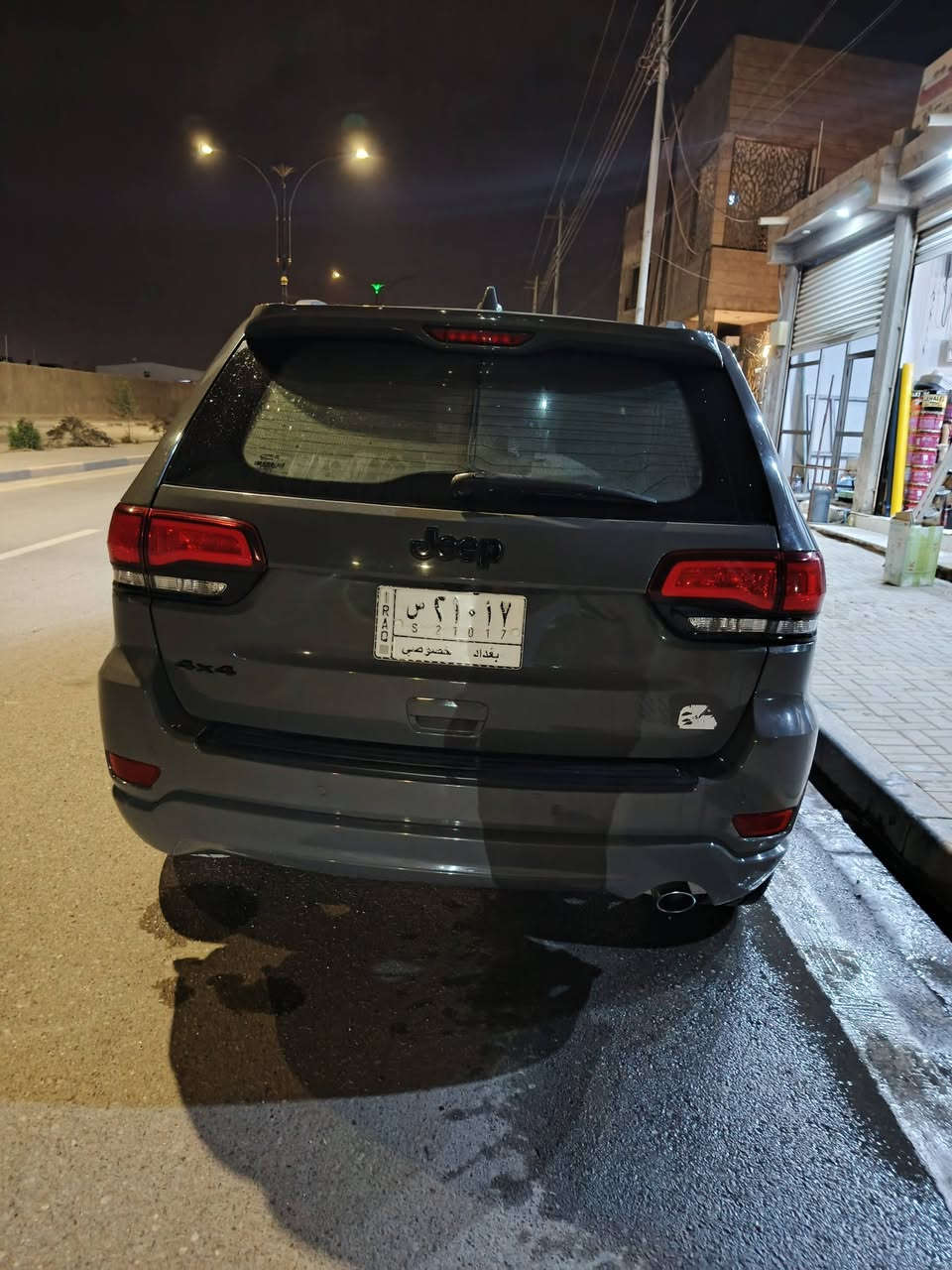 السلام عليكم جيب جراند شيروكي لون سنتي مديل 2021 وارد أمريكي سياره جاهزا من كلشي حادثه ماعده جاملغ الأيسر  والباب والبنيد بيه صبغ قليل تحويل ثاني يوم رقم بغداد مكاني بصره رقم  ***********
