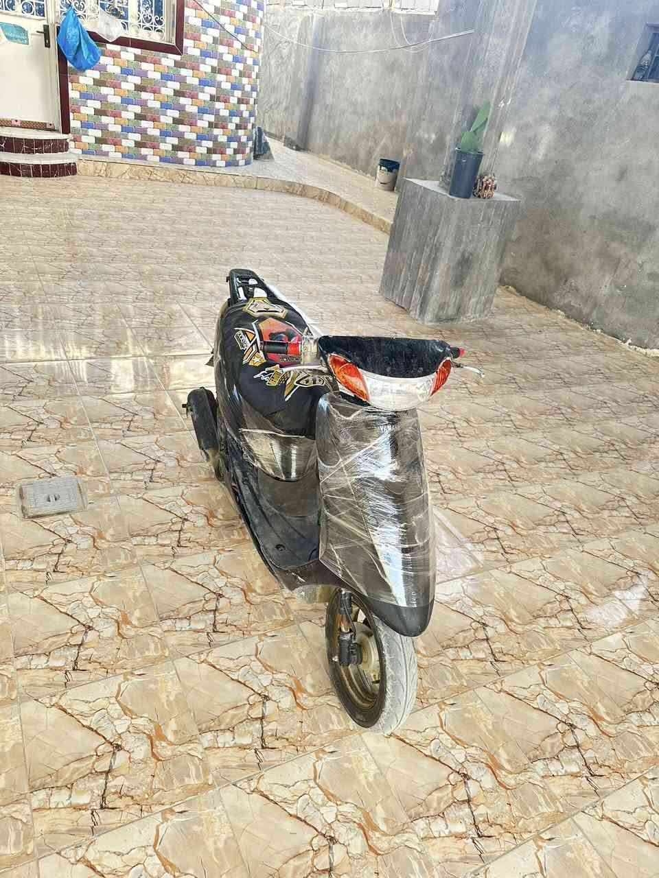 سلام عليكم للبيع عصفوري (مفتوحه مفتوحه مفتوحه) مكينه 60 كهربائيات كله شغاله عداد شغال تايرات جدد باتري جديد جاهزه من كلشي مكينه ناعمه تخبل 
***********
البصره قضاء المدينه
