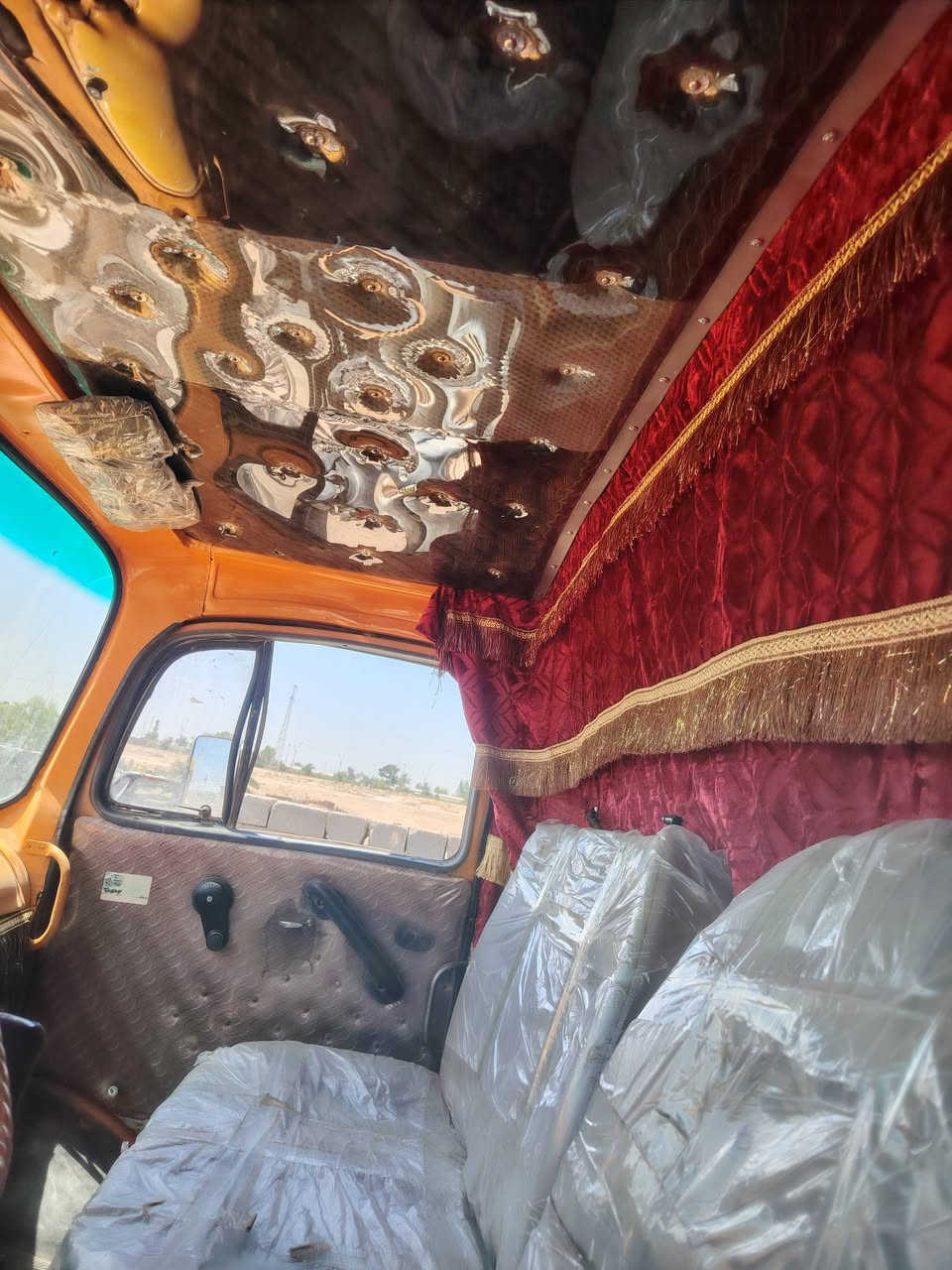 اقجم تك بلادي طويلة موديل ٨١ قمارة مبخره للبيع للتواصل على الرقم ***********
