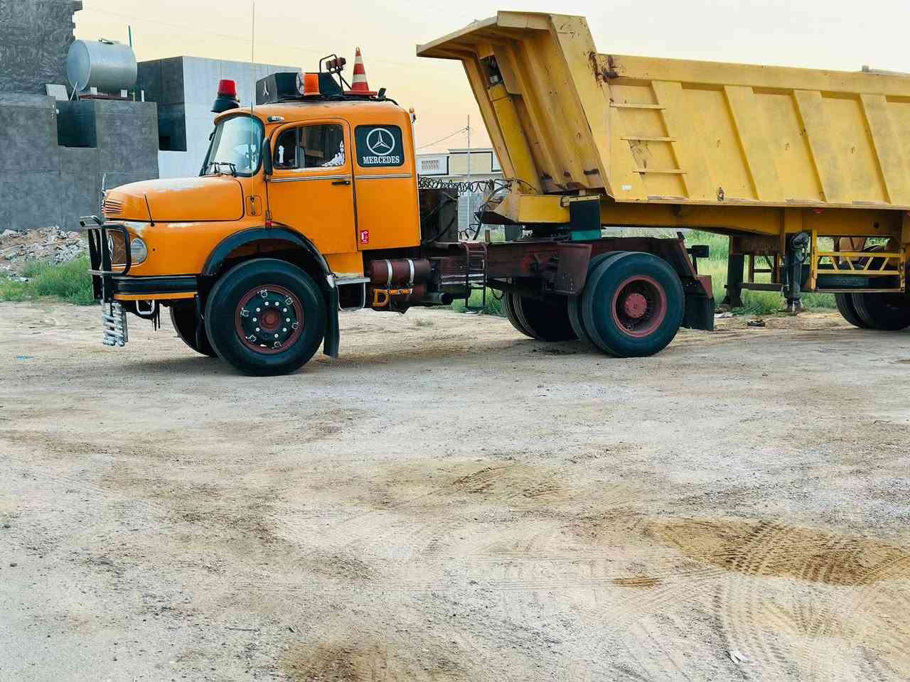 للبيع بس راس سياره خير من الله قماره بلاديه بيها صبغ بدبل شاصي مكفول كفاله عامه كير 111 مجفت جديد مكينه تنقيص قليل حيل قليل تخم تاير جاهزه للشغل 
الاستفسار (***********) سياره بلاديه
