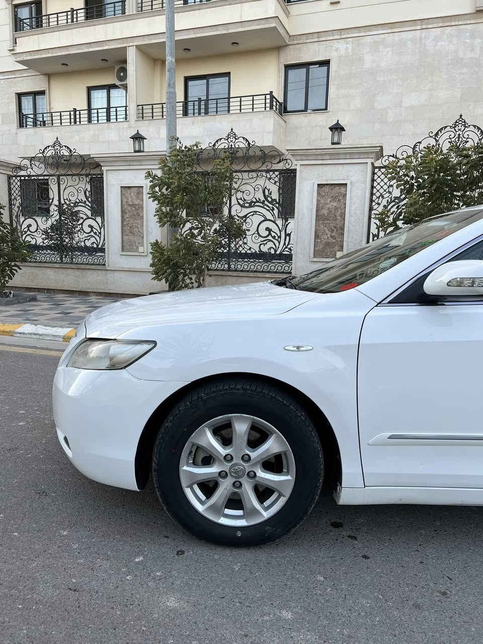 السلام عليكم 

للبيع فقط كامري ٢٠٠٩ وارد خليجي GLX

مكفولة من الصبغ بيها فقط بارد بالجاملغ الخلفي والباب الخلفي بدون ضرر بدون دواخل بدون تبديل اي قطعة سيارة جاهزة ما بيها نقص اي شي ادامة كاملة تايرات امامي جديد شادهن باتري جديد محرك وكير جدد محرك لا تنقيص ولا تبخير كهربائياتها كلها ع بلاد دوشمة كشنات جديدة داخلها كلة نضيف سيارة فول مواصفات اعلى فئة بالكامري فتحة وبردة خلفية لتبريد ولتدفئة شغالات حدادية امامي خلفي جديدة 

مكان السيارة الانبار فلوجة تحويل مباشر السعر ١٢٢ 

رقمي ***********
