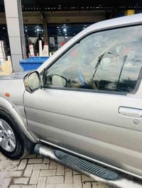 للبيع   نيسان باتفندر ٢٠٠٥ السيارة مال مزاد يعني تسجل  السياره ماناقصه...