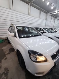 كيا ريو ٢٠١١ خليجي محرك ١٦٠٠ فول مواصفات بيها جاملغ وبنيد اثر طخة بسيط...