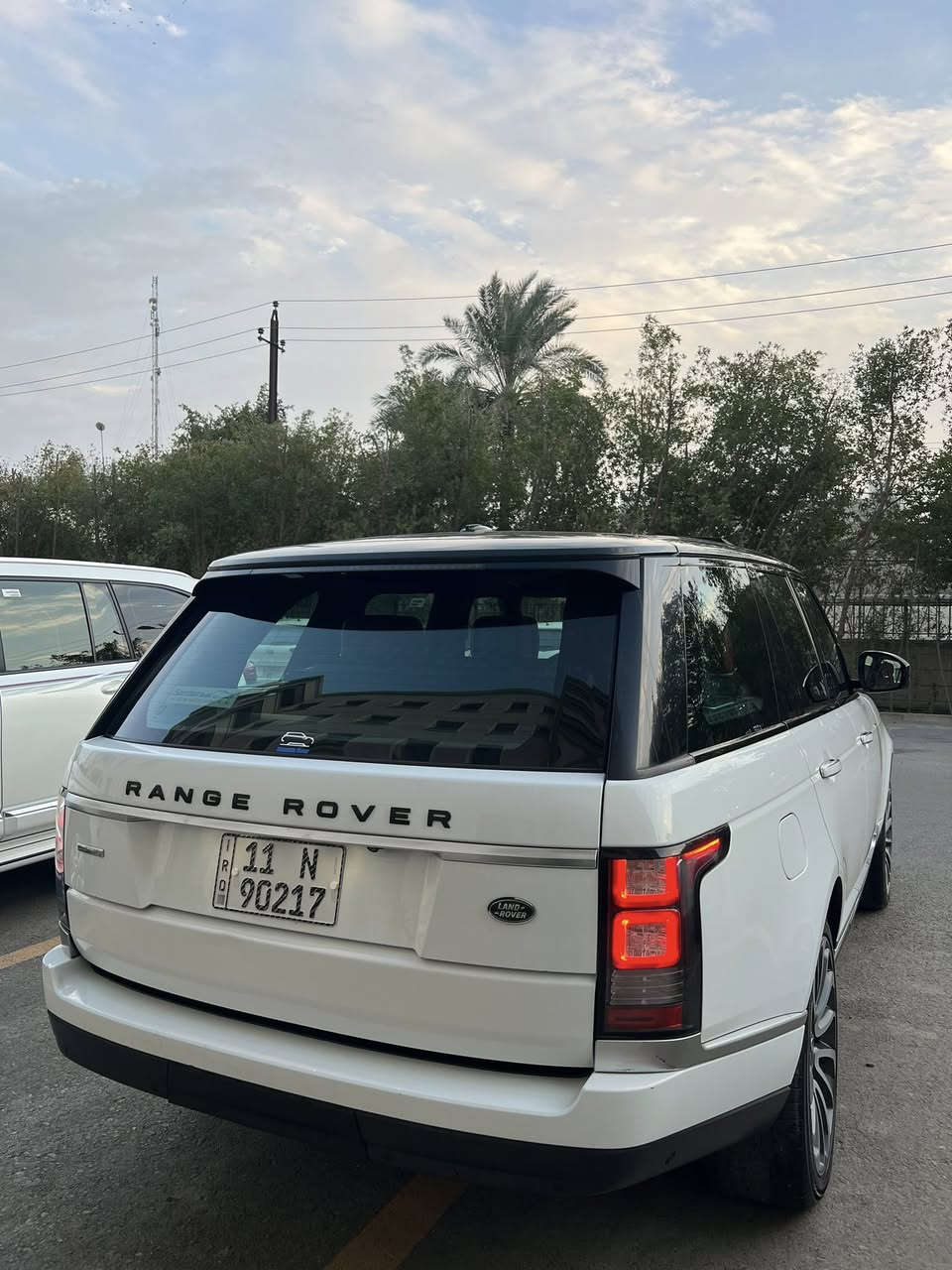 السلام عليكم ورحمة الله 💐
Range Rover Autobiography 
خليجي وكالة شركة سردار 
فول مواصفات vip معروفة مواصفات 
بعض المواصفات للتوضيح 
——————————————————
- موديل 2014 voge
- ⁠مكينة ٨ سلندر سوبرجارج 🚀
- ⁠كشنات vip منفصل 
- ⁠كشنات امامي خلفي تبريد تدفئة 
- ⁠جميع الكشنات مساج + كهرباء 😎
- ⁠حساسات ورادارات ٣٦٠ درجة 
- ⁠جكات تصعد تنزل + مودات قياده 
- ⁠ابواب شفط + دوسات كهرباء 
- ⁠بانوراما + بصمات + جنطه شفط 
——————————————————
شباب السيارة بيها مواصفات متنعد اعلى مواصفات بالرانج بالعافية ع الياخذها 
معلومة السيارة بدون حادث او صبغ او ضرر مكفولة كفالة عامه عدا رصعه حافه البنيد pdr ( مكينة + كير ) مكفول من الفتح والبخار والتنقيص 
مكينة مبدلة بالشركة قبل ٤ سنوات بالكارتون ، السيارة جاهزة وبالعافية ع الياخذها 
ماشيه ١٣٠ الف كيلو حقيقي 
كل التفاصيل موضحة والي يحب بعد تفاصيل يتصل بية ويدلل 

مكان السيارة بغداد - حي الجامعة 
السعر.    305$ وبيها مجال 💵
للاستفسار.    *********** ☎️
