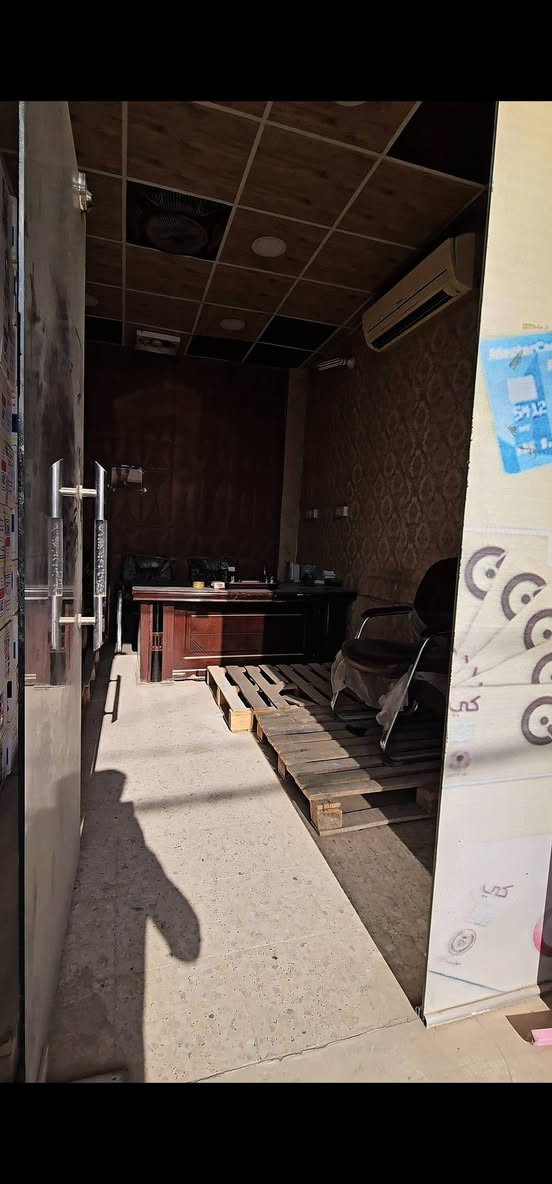 السلام عليكم 
بناية للبيع في الديوانية 
العنوان : قرب فلكة عبد الكريم قاسم بداية شارع الاسكان
المساحة : 100 متر والطابق الثاني 150 متر 
التفاصيل : تتكون من قاعه+مكتب مفصول
نوع العقار : طابو صرف 
السعر :  650  وقابل للتفاوض
السند : منفصل 
للاستفسار : ***********
