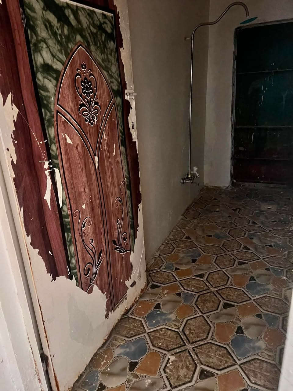 للايجار 
دار مساحه 55 متر حي ميسان شارع الجوهره 
غرفه. استقبال. مطبخ.  صحيات 

٢٠٠ الف شهريا 
***********
