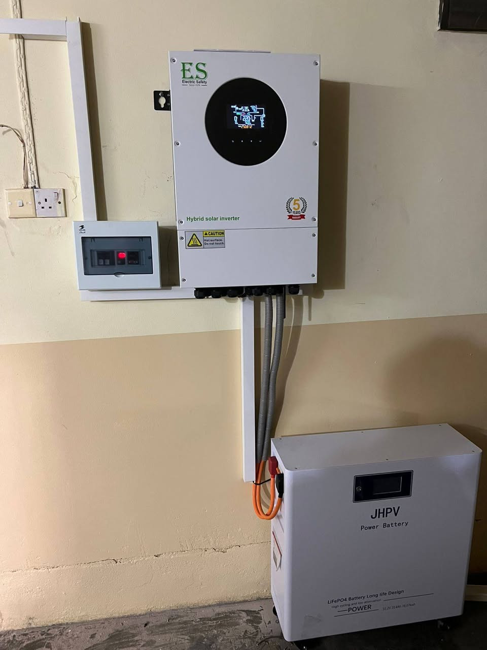 شارعت كوادرنا لتنفذ منضومة لهذا اليوم 
دكتور فواز 
الشرقاط قريةالخانوگة 
الواح عدد 7
انفيرتر 11KW65AP
بطاريه ليثوم 16KW
تنصيب ألواح الطاقة الشمسية ليس عملًا ميكانيكيآ فقط
بل هو مهمة تعتمد على خبرة الكادر، دقة التنفيذ، وفهم حقيقي للمنظومة من حيث المواد الرصينة

الكادر المحترف هو من يضمن: الاستفادة القصوى من الطاقة، استقرار الأداء على المدى الطويل، تقليل الأعطال ورفع كفاءة الاستثمار.

في شركة رياض المنيف واخوانه لحلول الطاقة الشمسية   نؤمن أن قوة أي منظومة تبدأ من الأيادي التي تنفّذها، ولهذا نعتمد على كادر متخصص يعمل وفق معايير مدروسة في كل مرحلة من مراحل التنصيب.

لأن الطاقة النظيفة لا تتحقق بالصدفة…
بل تُبنى بخبرة بشرية حقيقية.

للاستفسار والتواصل المديرالتنفيذي أستاذ رياض
📞 ***********
      ***********
https://www.facebook.com/share/17jWrTtY8z/
في حالة وجود خلل اتصل واتساب وستحل مشكلتك على يد مهندس الكهرباء أستاذ خلف***********
المهندس الفني  ومدير المبيعات مهندس عبدالله المنيف الجبوري 
***********
فرعنا الثاني محافظة صلاح الدين قضاء بيجي منطقة البعيجي بأدارة استاذ وعد
***********
***********
فرعناالثالث ناحية القيارة دورالقاعدة الشارع العام مجمع الصالح التجاري
بأدارة محمد الصالح
***********

#شركة رياض المنيف واخوانه لحلول الطاقة المتجددة
